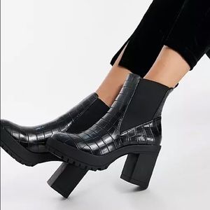 London Rebel Platform chelsea boots in black croc